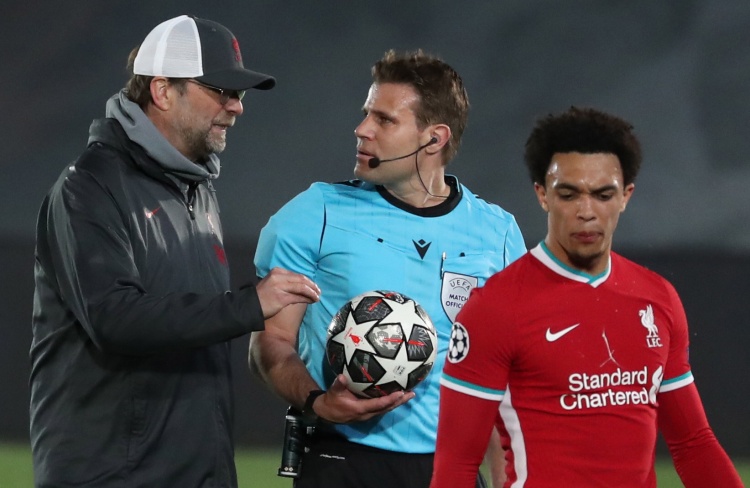 嘉琦聊球丨 哈登缺席 五个得亏！快船一分险胜勇士嘉琦聊球丨 哈登缺席 五个得亏！快船一分险胜勇士