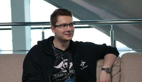 左大腿后侧 左大腿后侧